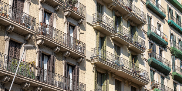 Trabajos Verticales en Fachadas de Edificios / Viviendas en Parla · Pintado de Fachadas con Difícil Acceso
