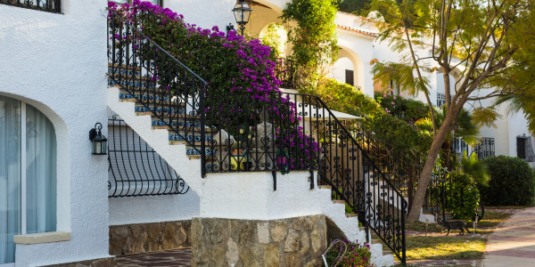 Pintar Fachadas de Casas Unifamiliares / Chalets Parla · Pintura para Pintado de Balcones, Barandillas, Terrazas y Exteriores